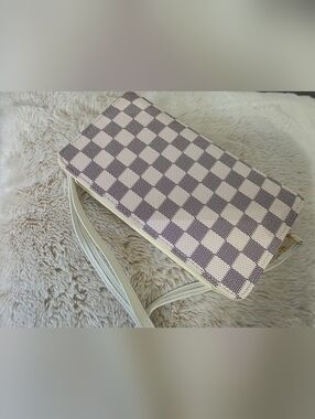 New Daisy Rose Cream and Grey Checkered Crossbody Bag